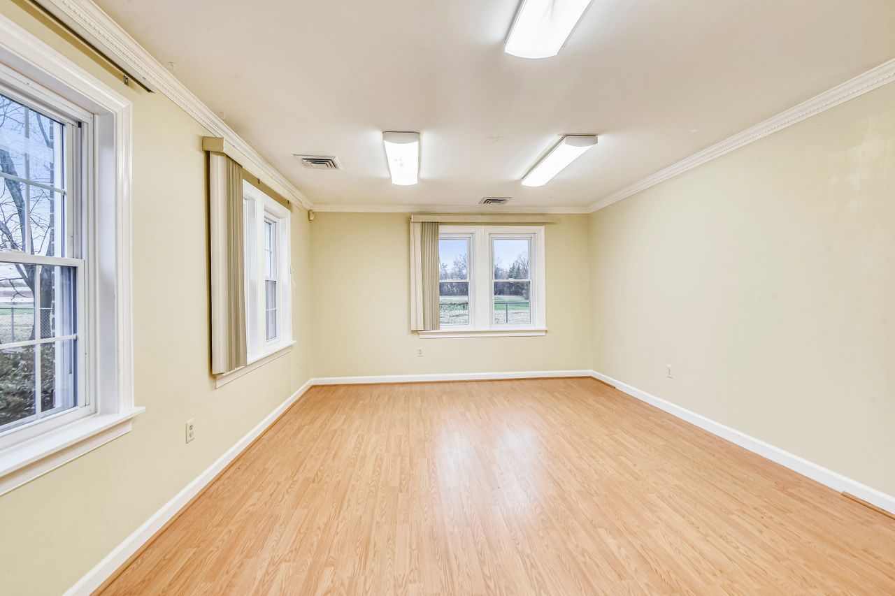 2102 Gallows Rd, Vienna, VA, 22182